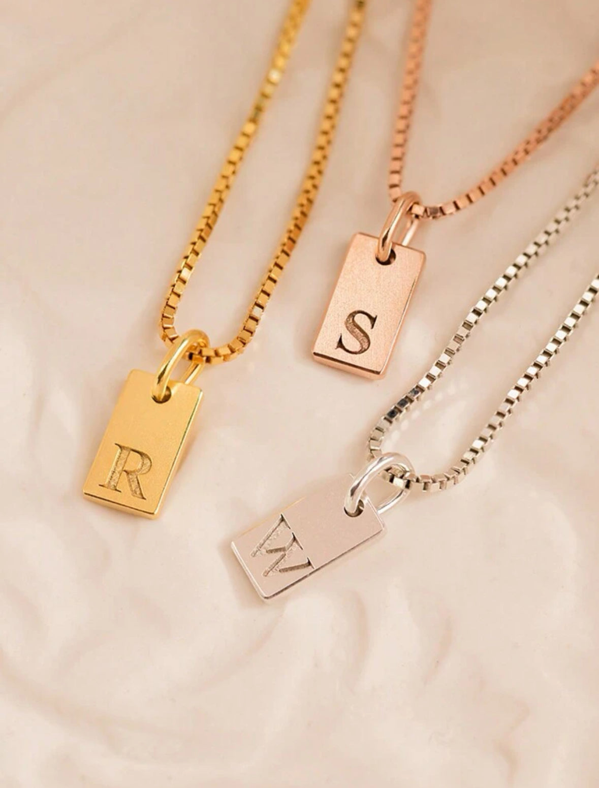 Gegrafeerde Initialen Ketting