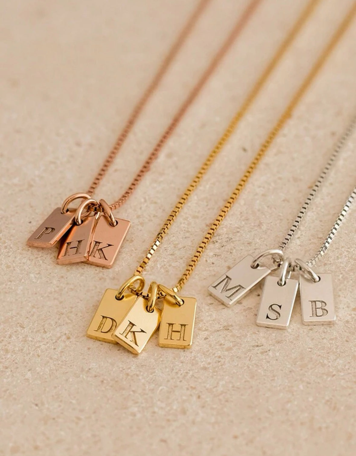 Gegrafeerde Initialen Ketting